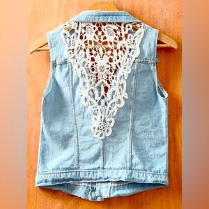 Anthropologie Pilcro denim vest size Medium.